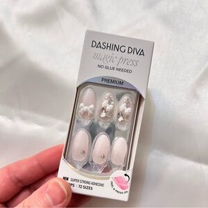 Dashing Diva Magic Press No glue Nails